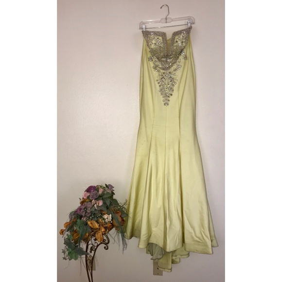 Three N Yellow Mermaid Gown - Picture 6 of 8